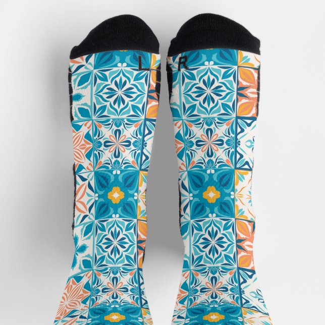 Verzierte Kacheln in Blau und Orange Socken (Oben)