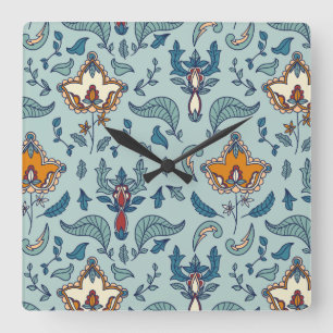 Verziertes Blumenmuster auf einem hellblauen Hinte Quadratische Wanduhr