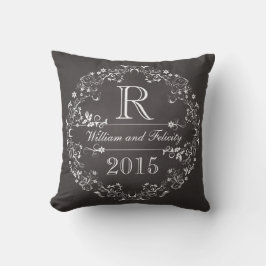 Verziertes Blumentafel-Monogramm-Wedding Jahr Kissen