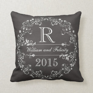 Verziertes Blumentafel-Monogramm-Wedding Jahr Kissen