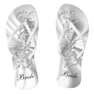 Verziertes Design mit weißem Satin und Silber   Br Flip Flops
