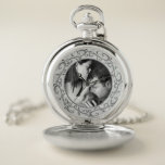Verziertes rundes Foto Taschenuhr<br><div class="desc">Dieses verzierte, silbergraue Design sieht gut aus mit schwarz-weißen Fotos. Sie können ein Foto mit einem Filter in b&w ändern. Klicken Sie auf Anpassen, um das Bild zu ändern.</div>
