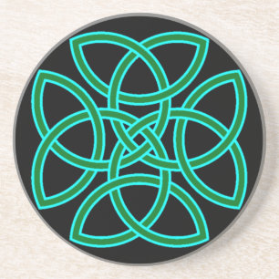 Verziertes Triquetra Kreuz in weisem hellgrünem Untersetzer