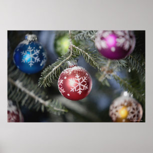 Verzierungen auf einem Weihnachtsbaum Poster