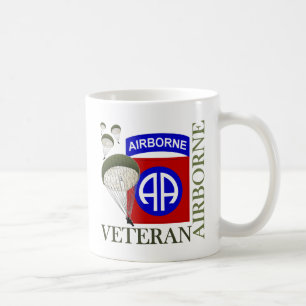 Veteran 82. im Flugzeug Kaffeetasse