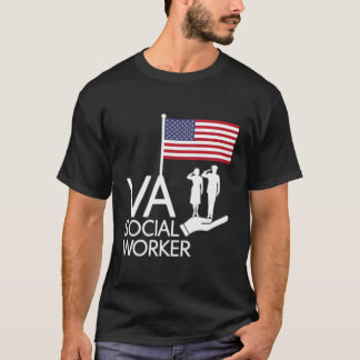 Veteranen, die die Fahne bejubeln, unterstützt von T-Shirt