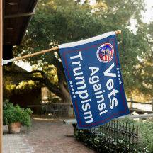Veteranen-Republikaner gegen Trump-Yard-Flagge