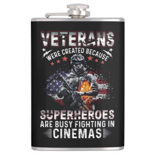 Veteranen, weil Superhelden in Cinemas beschäftigt Flachmann