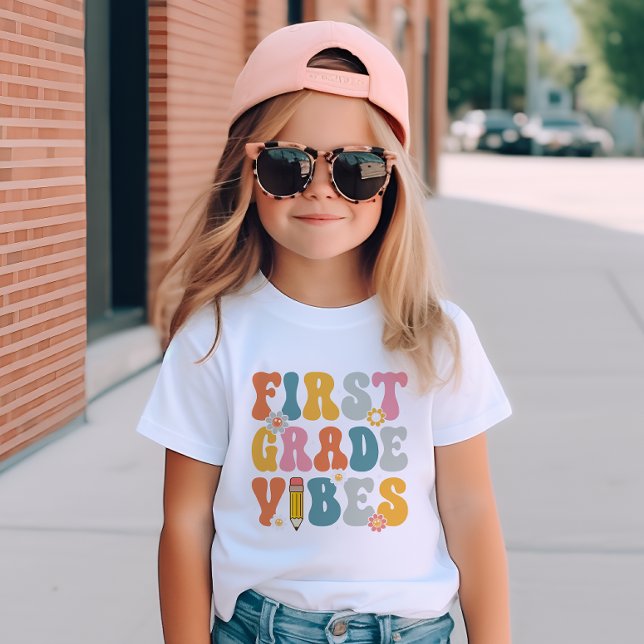 Vibes der ersten Klasse zurück zur Schule T-Shirt (Von Creator hochgeladen)