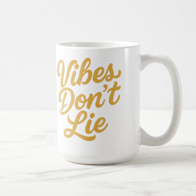 Vibes Don’t Lie – Stylische Retro- Script-Typograf Kaffeetasse (Rechts)
