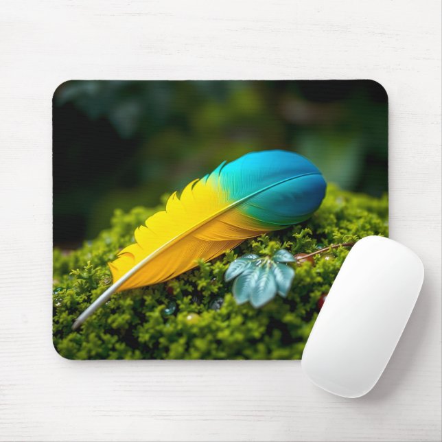 Vibranend Macaw Feather auf Dewy Moss Mousepad (Mit Mouse)