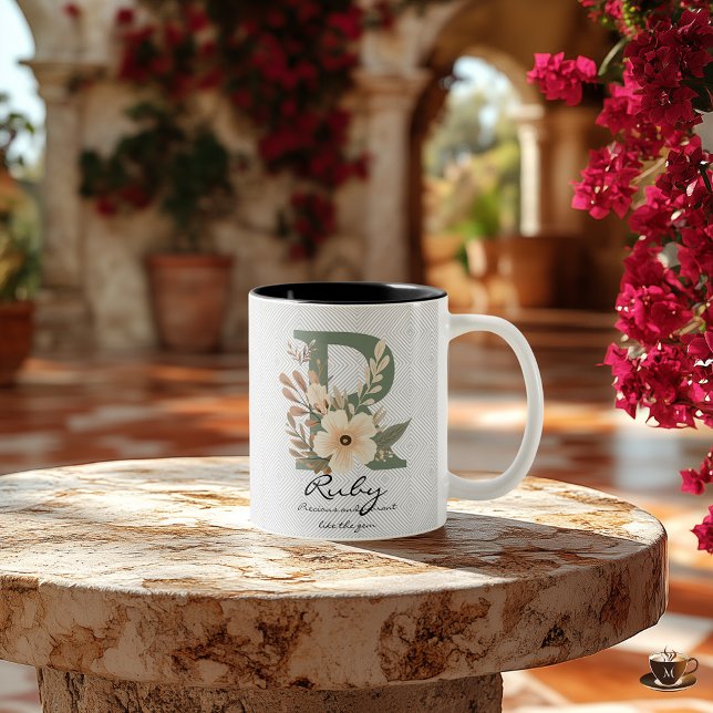 Vibrannte floral Boho Chic Monogram-Tasse für Ruby Zweifarbige Tasse (Von Creator hochgeladen)