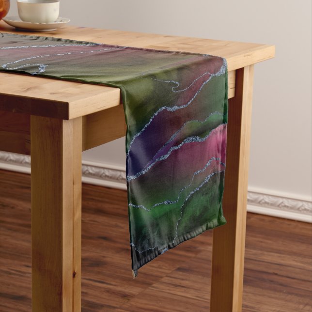 Vibrant Agate | Rich Pink und grüner Jewel Tone Kurzer Tischläufer (Beispiel)