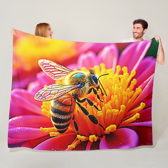 Vibrant Bee on Bloom Design Fleecedecke (Beispiel)