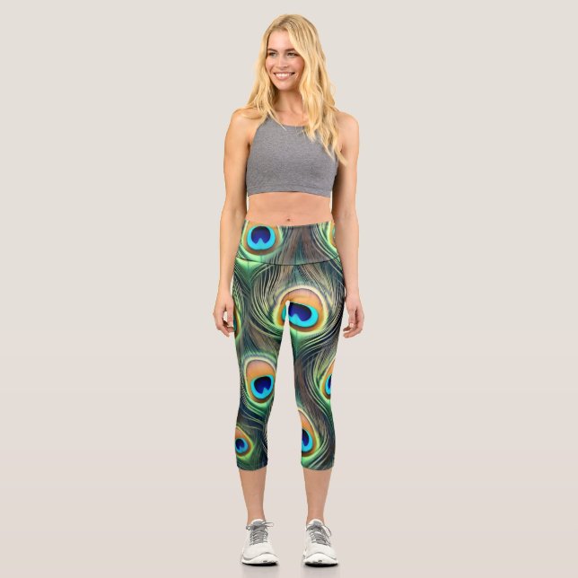 Vibrant Exotic Peacock Feather Print Capri Leggings (Vorderseite)