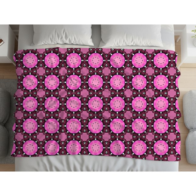 Vibrant pink and purple geometric pattern  fleecedecke (Von Creator hochgeladen)