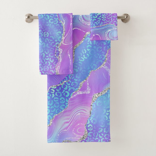 Vibrant Purple Blue Geode & Silver Leopard Print Badhandtuch Set (Insitu)
