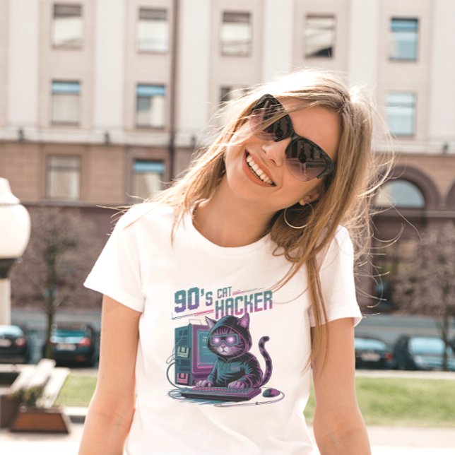 Vibrant Retro 90s Cat Hacker T-Shirt (Créateur téléchargé)