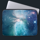 Vibrant Snow Queen Laptopschutzhülle<br><div class="desc">Blaue digitale Weltraumkunst mit einem neu gemalten NASA Hubble-Bild eines Nebel ... bipolare Sternbilderregion heißt Sharpless 2-106. Sieht aus wie eine eiskalte Frau mit ausgestreckten Flügeln.</div>