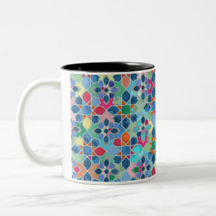 Vibrierendes geometrisches Muster blau, rosa, gelb Zweifarbige Tasse