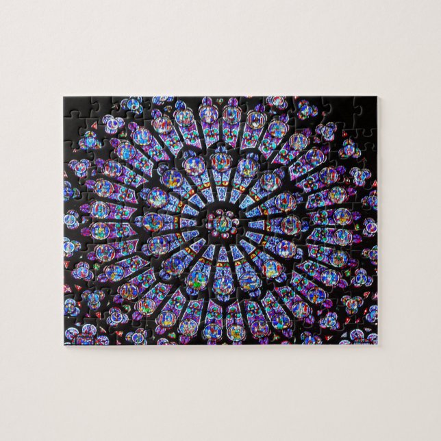Vibrierendes und buntes Notre Dame-Buntglas (Horizontal)