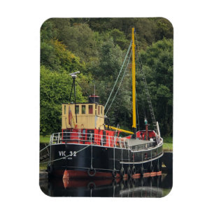 Vic32 Puffer Boat in Crinan Canal Basin, Schottlan Magnet