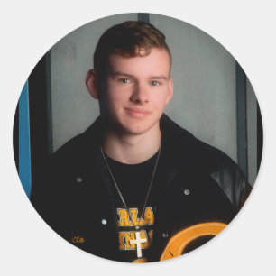 Victor Jones in seiner Letterman-Jacke Runder Aufkleber