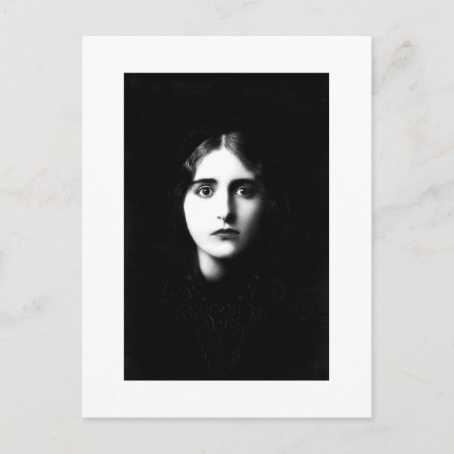 Victorian woman with haunting expression postkarte (Vorderseite)