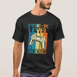 Video-Gamer vor der K-Phase mit ungezwungenem Leve T-Shirt