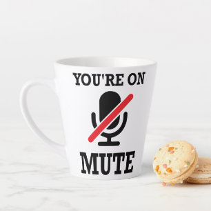 Videoanruf, Arbeit von Zuhause, Sie sind auf stumm Milchtasse