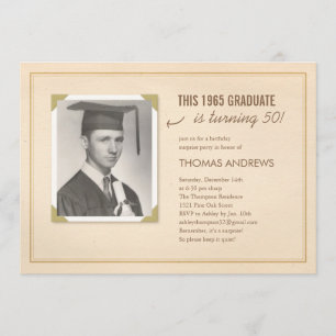 Vieille invitation classique d'anniversaire de