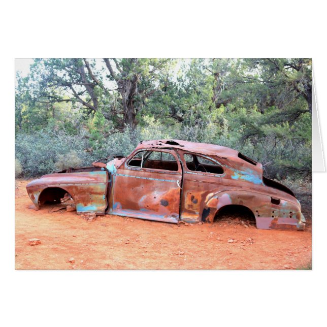 Vieille voiture rouillée (Devant horizontal)
