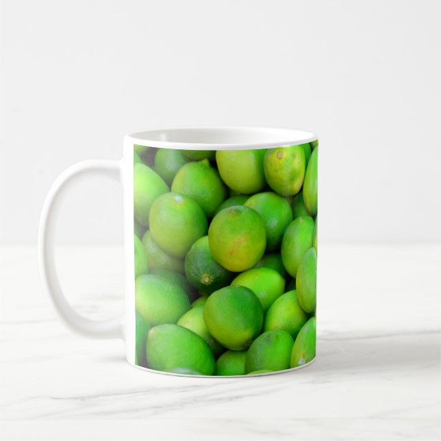Viel frische grüne Limes Kaffeetasse (Links)