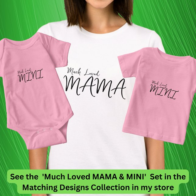 Viel geliebtes MAMA Matching Mama Baby Child, Text T-Shirt (Von Creator hochgeladen)
