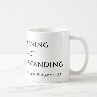 Viel lernend unterrichtet nicht das Verständnis Kaffeetasse