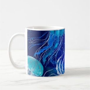 Viele blaue Quallen schwimmen unter Wasser. Nahtlo Kaffeetasse