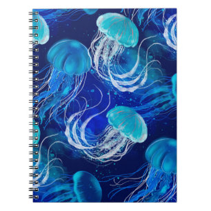 Viele blaue Quallen schwimmen unter Wasser. Seamle Notizblock