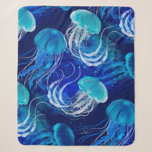 Viele blaue Quallen schwimmen unter Wasser. Seamle Sherpadecke