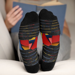 Viele Dreiecke in Rot, Gelb und Blau Socken