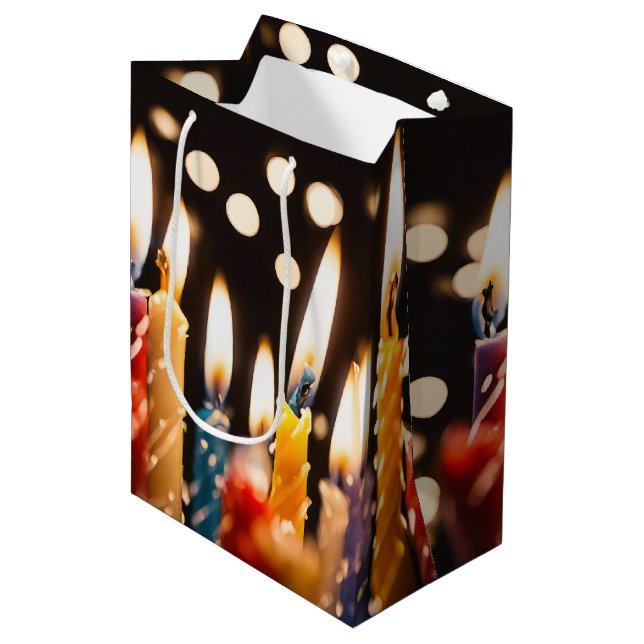 Viele glühende Birthday Candles Mittlere Geschenktüte (Vorderseite Schrägansicht)