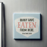 Viele haben von hier aus Küche gegessen Magnet<br><div class="desc">Viele haben von Here Kitchen Magnet gegessen - Dieses Vintage Art Typografie Magnet mit dem frechen Sprichwort "viele haben von hier gegessen, wenige sind gestorben". Achten Sie darauf, dass dies nicht Ihre letzte Mahlzeit ist, denn dies ist das perfekte Geschenk. Vielleicht für den Freund, Familienmitglied oder Mitarbeiter, der denkt, er...</div>