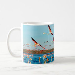Viele rosa schöne Flamingos in schönem Blau Kaffeetasse