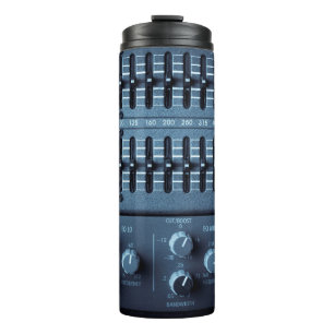 Viele Tasten auf einem Tonmischer in einem Aufnahm Thermosbecher
