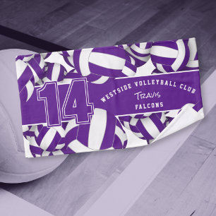 Viele Volleyballs lila, weiße Mannschaftsfarben Handtuch