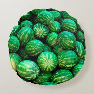 Viele Wassermelonen im Marktumfeld Rundes Kissen