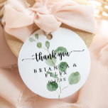Vielen Dank für Ihre Hochzeit Green Delight Eucaly Runder Aufkleber<br><div class="desc">Dieses Dankeschön Sie Hochzeit Grün Freude Eukalyptus Gunst klassischen Rundaufkleber ist perfekt für eine einfache Hochzeit. Das Design bietet Aquarellfarben handgezeichnet elegante botanische Eukalyptuszweige und Blätter. Machen Sie den Aufkleber mit Ihren eigenen Namen, der Veranstaltung (falls zutreffend) und dem Datum versehen. Diese Aufkleber können einen Hochzeitsempfang, Brautparty oder jede Veranstaltung...</div>