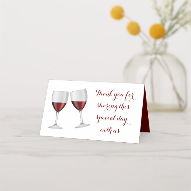 Vielen Dank Red Burgundy Wine Glasses Wedding Platzkarte (Vorderseite)