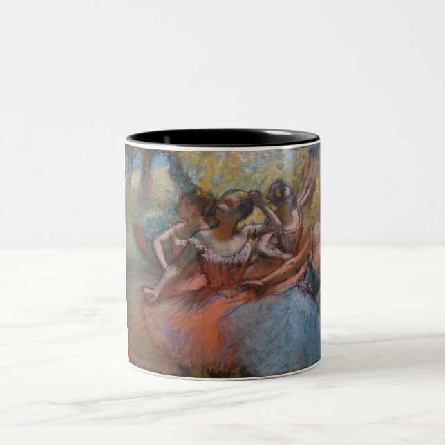 Vier Ballerinas auf Bühne (Ballett) (von Edgar Deg Zweifarbige Tasse (Mittel)