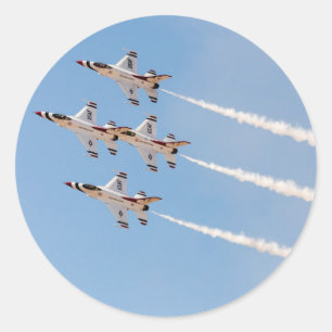 Vier F-16 Donnervögel fliegen in naher Bildung Runder Aufkleber