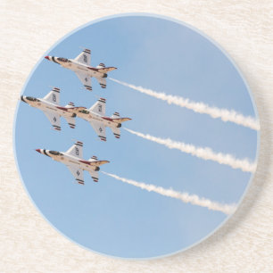 Vier F-16 Thunderbirds fliegen in enger Formation Getränkeuntersetzer